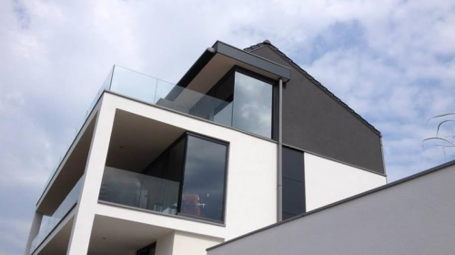 Design-Einfamilienhaus mit See- und Alpensicht